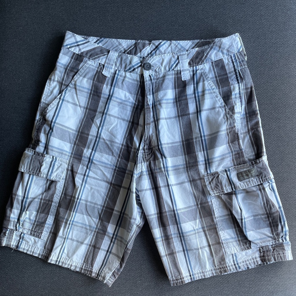 Wrangler Men's Gray Plaid Cargo Shorts